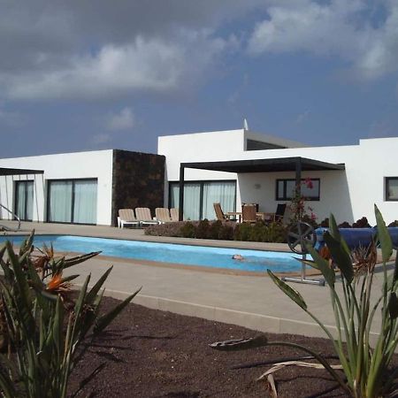 Wind Wave 28B - Heated & Shared Pool Villa La Oliva Exterior photo