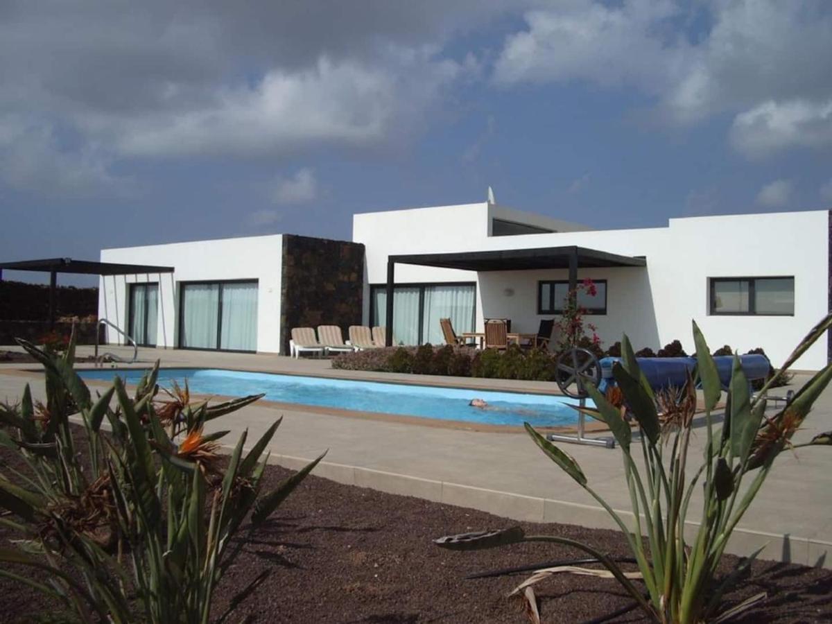 Wind Wave 28B - Heated & Shared Pool Villa La Oliva Exterior photo